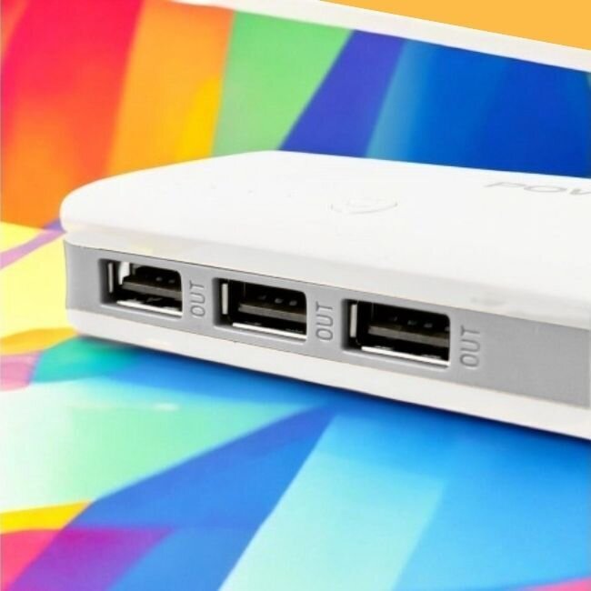 Мощна преносима батерия „Powerbank+“ 10000mAh - с 3 USB порта и фенерче