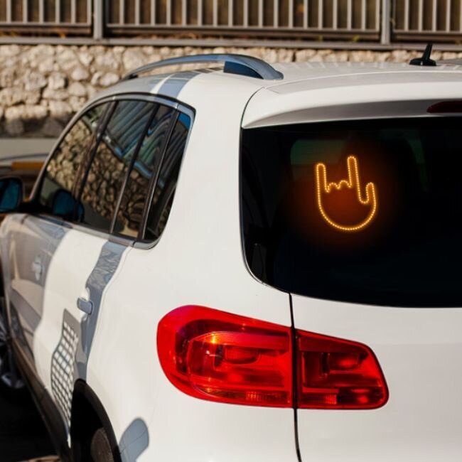 Светеща LED ръка за автомобил с 4 жеста и дистанционно - покажи настроението си